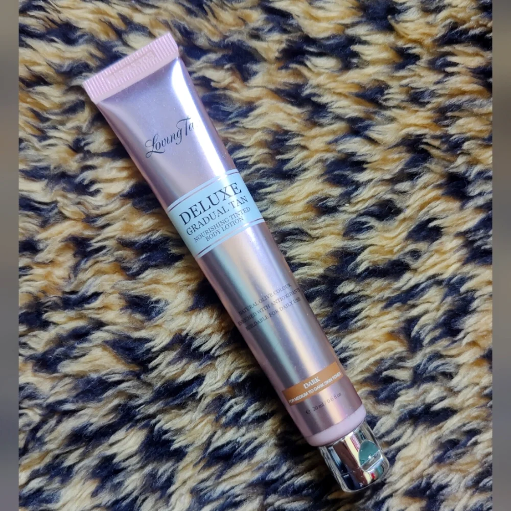 Loving Tan Deluxe Gradual Tan Dark Shade Nourishing Tinted Body Lotion